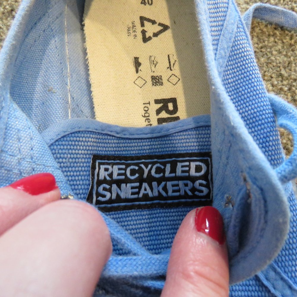 Like New Casual Women's Sneakers - Picture 10 of 13